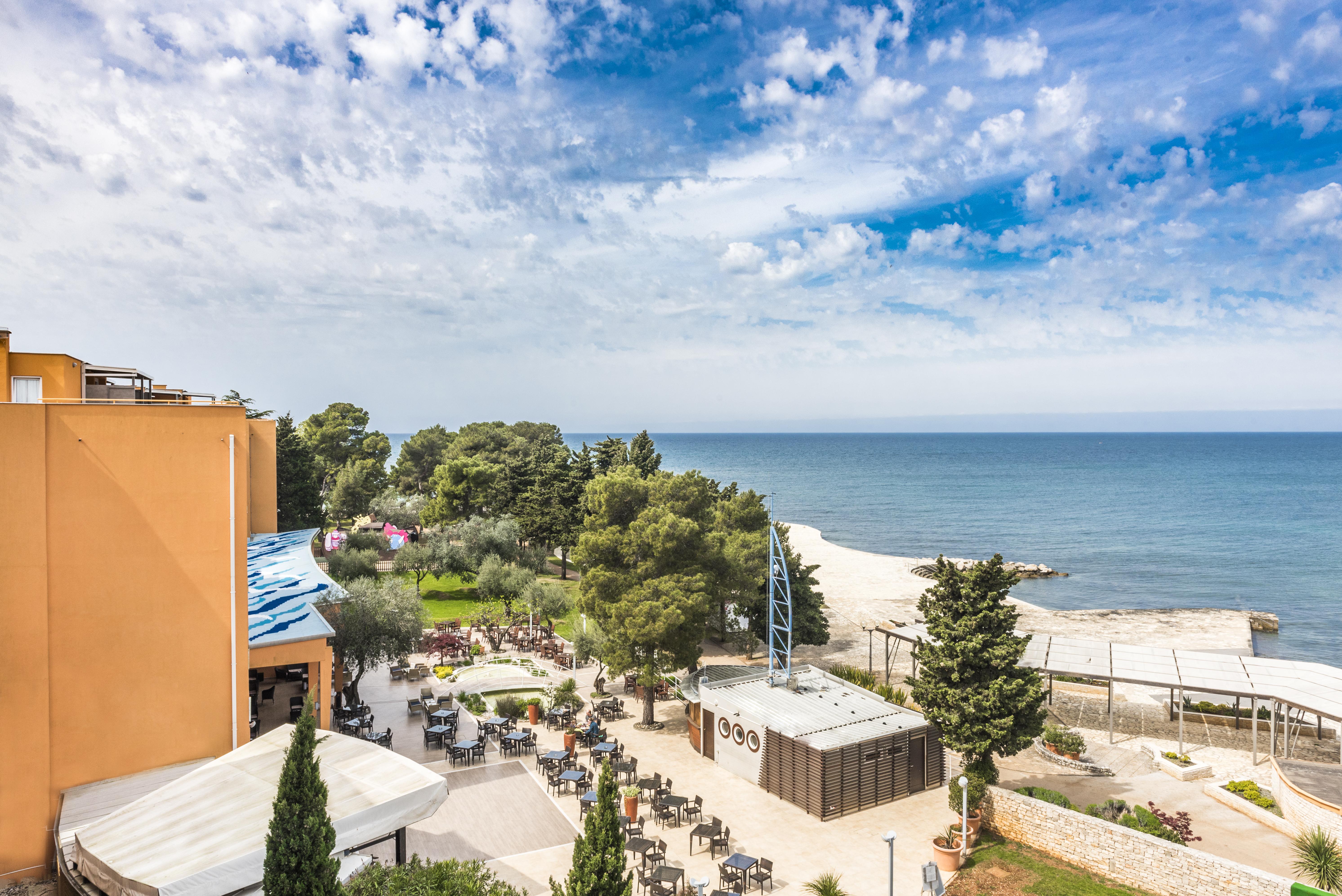 Plava Laguna Hotel 4*