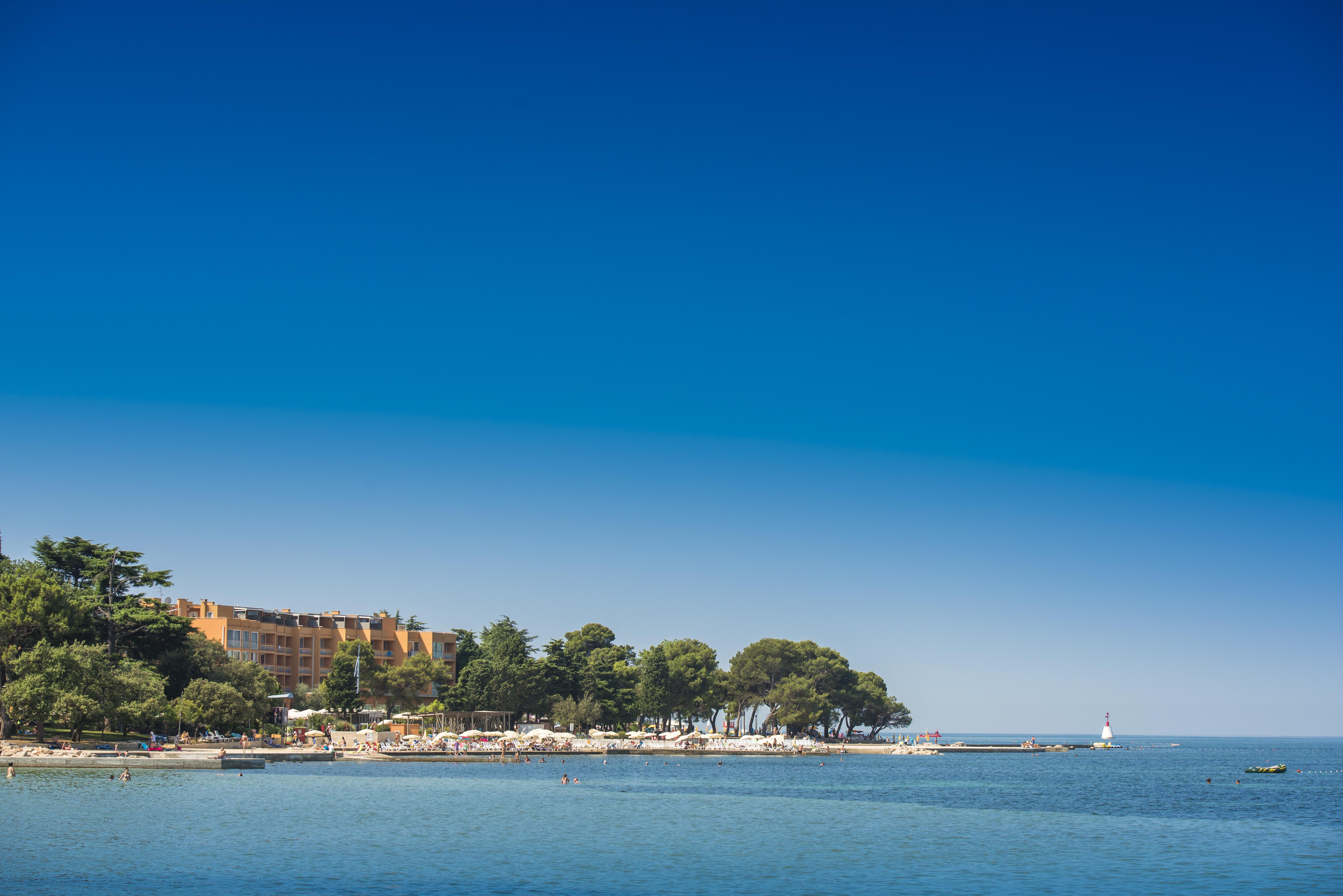 Plava Laguna Szálloda