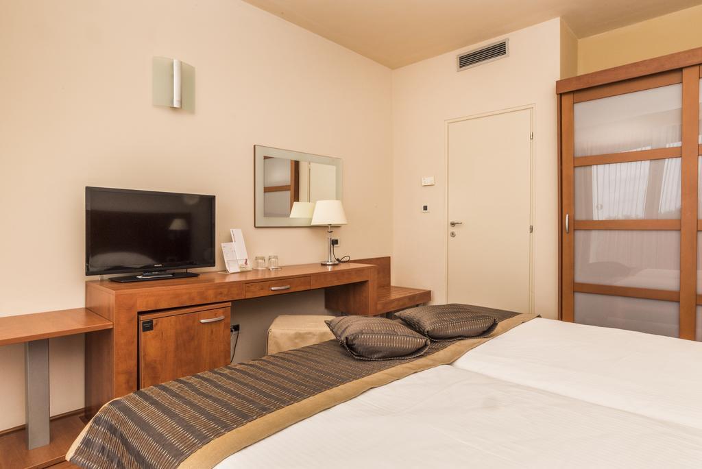 Hotel Plava Laguna 4*